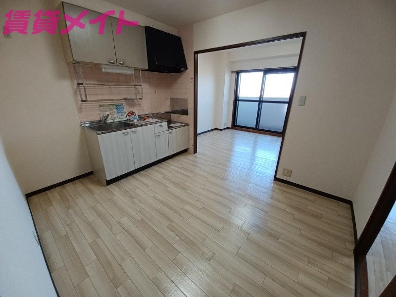 居室・リビング　同物件別部屋写真