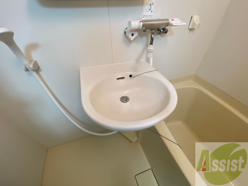 洗面設備　こちらに洗面台があります。朝の洗顔はこちらで。