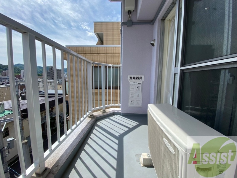 バルコニー　バルコニーです。洗濯物を干したり一息ついたりできますね！