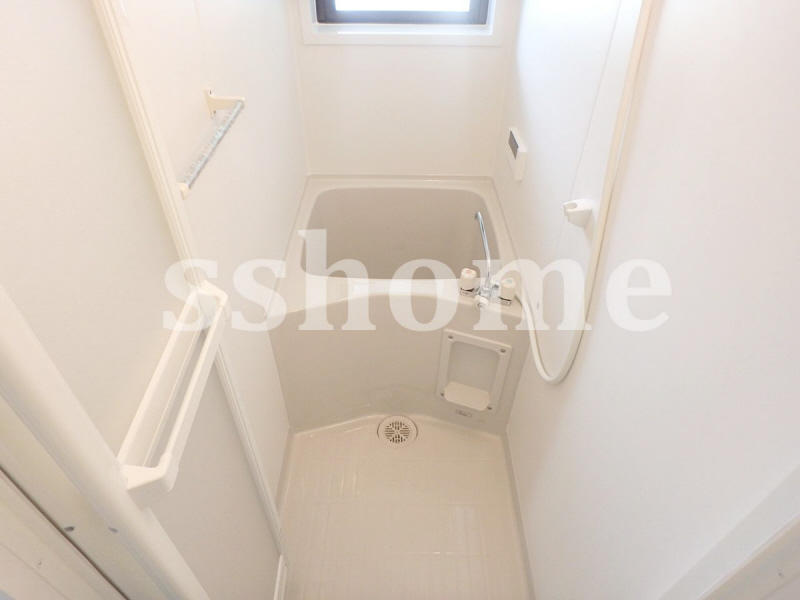 バス・シャワールーム　窓のある浴室