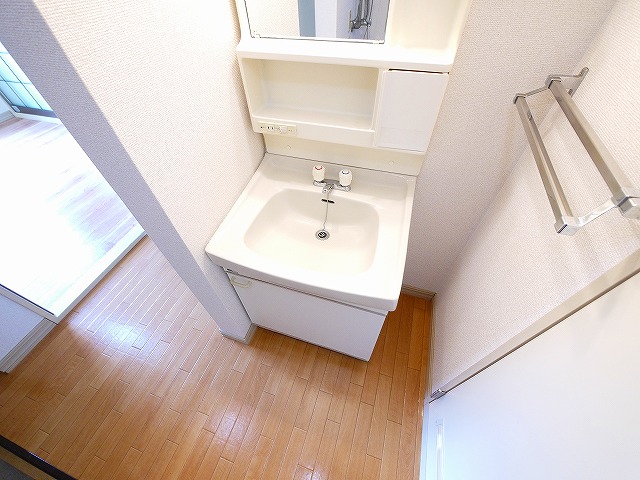 洗面設備　朝の身支度には欠かせない独立洗面化粧台