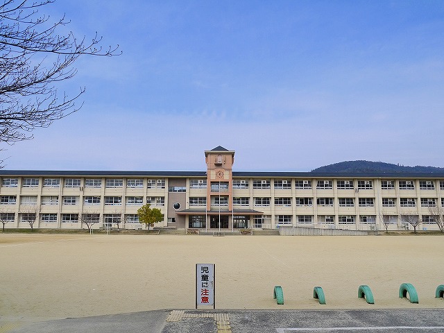 小学校　桜井市立城島小学校（小学校）まで594m
