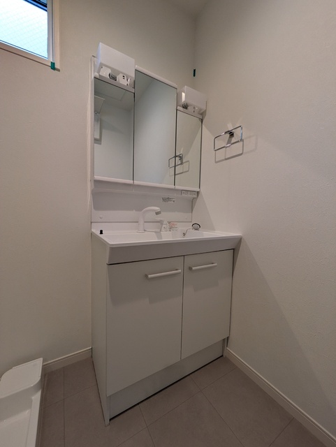 洗面設備　★シャワー付洗面台で朝の身支度効率よく★