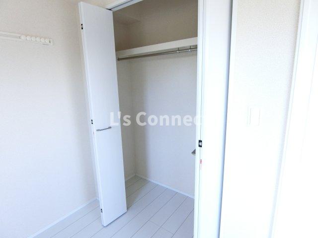 収納　クローゼットでお荷物もすっきり収納。