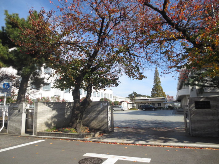 中学校　汐路中学校（中学校）まで965m