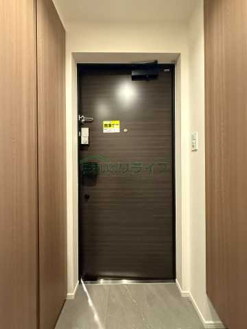 玄関　同タイプ3階の参考写真となります。