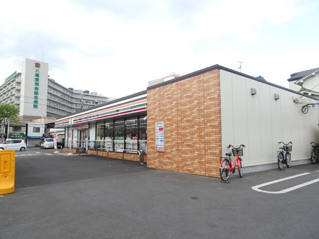 コンビニ　セブンイレブン（コンビニ）まで698m