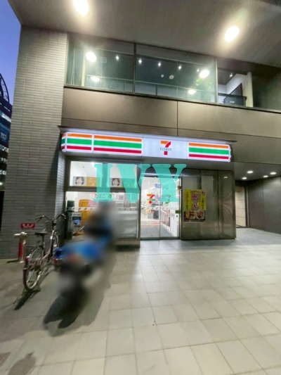 コンビニ　セブンイレブン 野村不動産新横浜ビル店（コンビニ）まで550m