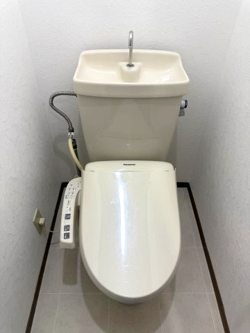 トイレ　温水洗浄便座