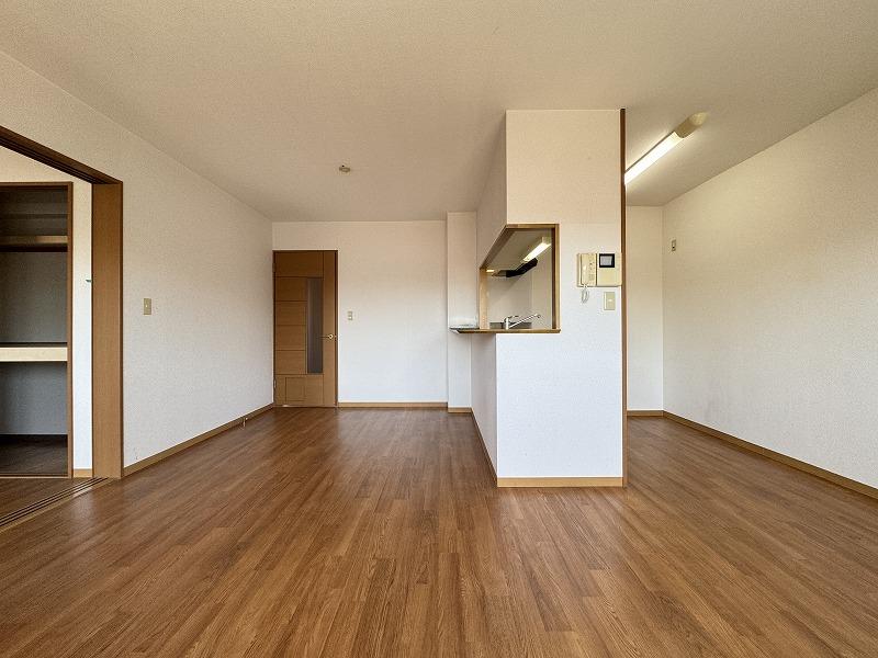 居室・リビング　明るく広いＬＤＫ