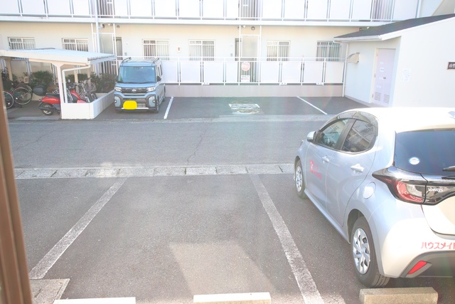 駐車場　敷地内駐車場（要空き確認）