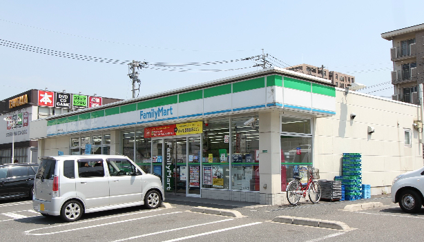 コンビニ　【ファミリーマート小倉朝日ヶ丘店】（コンビニ）まで404m