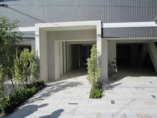 エントランス　管理の行き届いたエントランスです♪