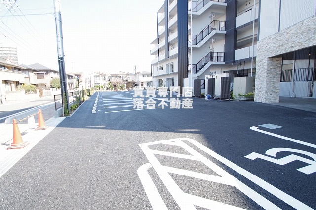 駐車場　敷地内駐車場完備