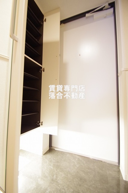 玄関　シューズ収納あり