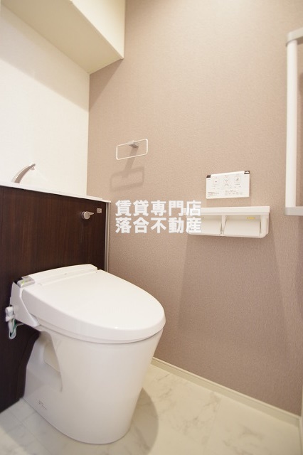 トイレ　温水洗浄便座付き