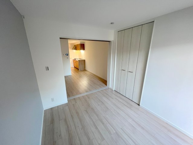 居室・リビング　落ち着いた雰囲気のこのお部屋でゆっくりお休みください。