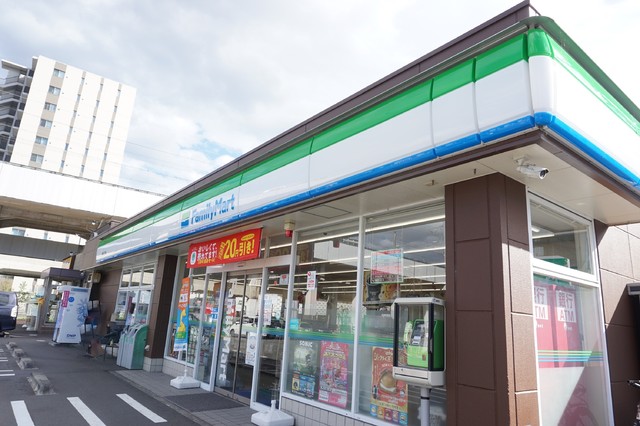 コンビニ　ファミリーマート長町６丁目店（コンビニ）まで200m