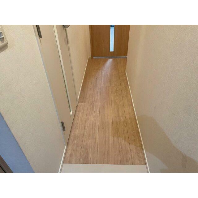 玄関　※同タイプ参考写真です（カラータイプが異なる場合がございます