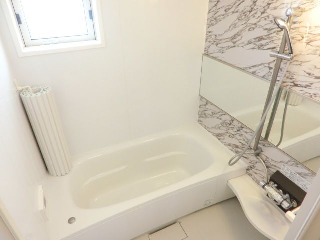 バス・シャワールーム　ワンサイズ大きなお風呂でリラックスタイムを