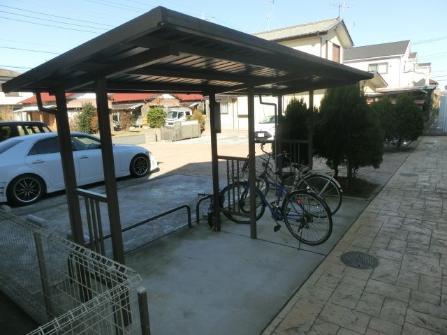 その他　屋根付きの駐輪場です。