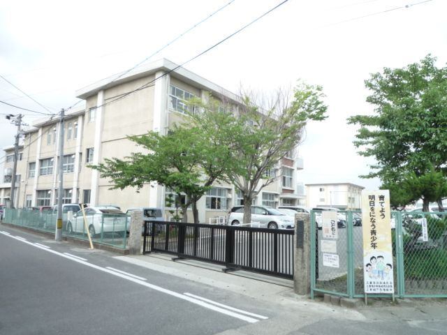 小学校　岐阜市立三里小学校（小学校）まで773m