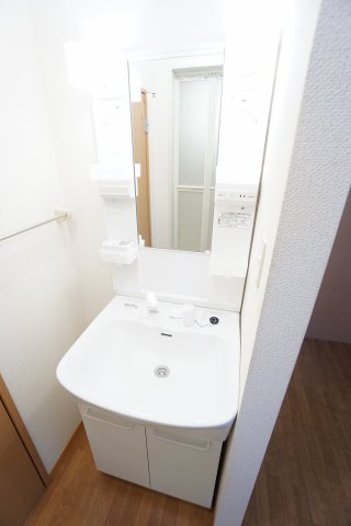 洗面設備　※同物件・反転タイプの写真です。