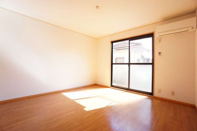 居室・リビング　※同物件・反転タイプの写真です。