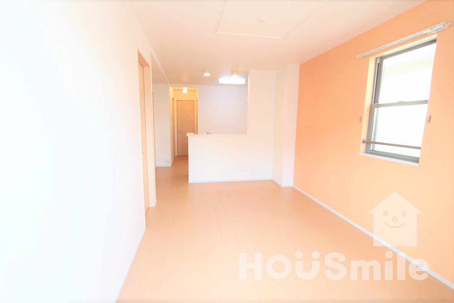 居室・リビング　クロスはグレーにかわりました