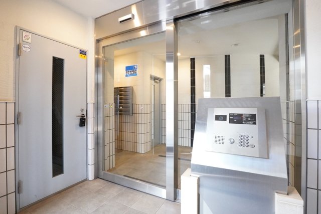 エントランス　落ち着いたエントランスです