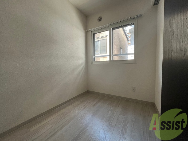 その他部屋・スペース　戸を閉めるとリビングと区切られた寝室にすることができますよ。