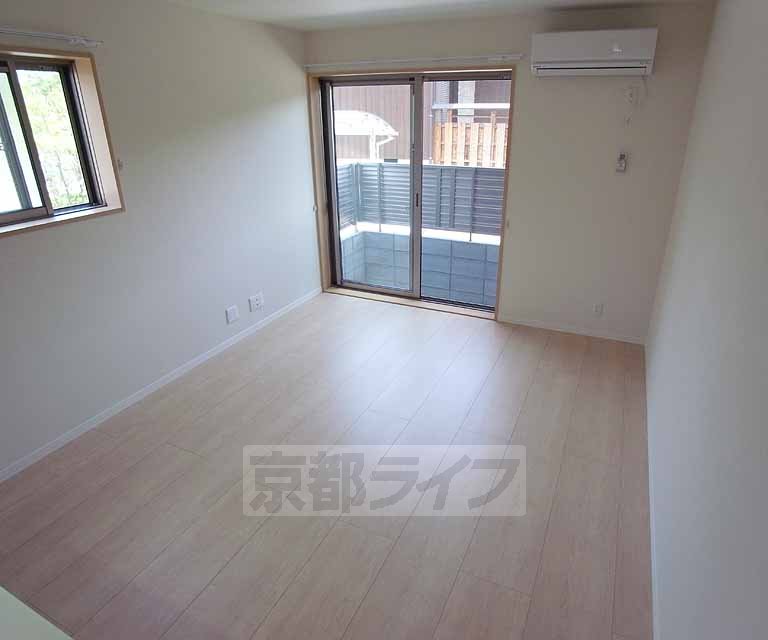 居室・リビング　落ち着いた室内になっております！