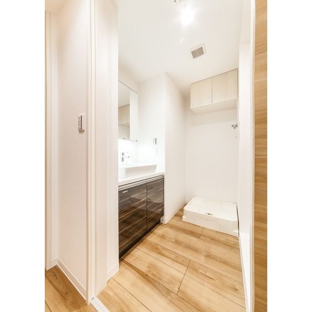 洗面設備　独立洗面台、朝の身支度には欠かせません