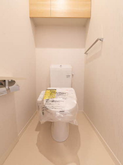 トイレ　※別号室の写真を使用しております。