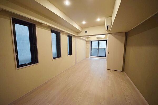 居室・リビング　写真は同タイプ住居です。