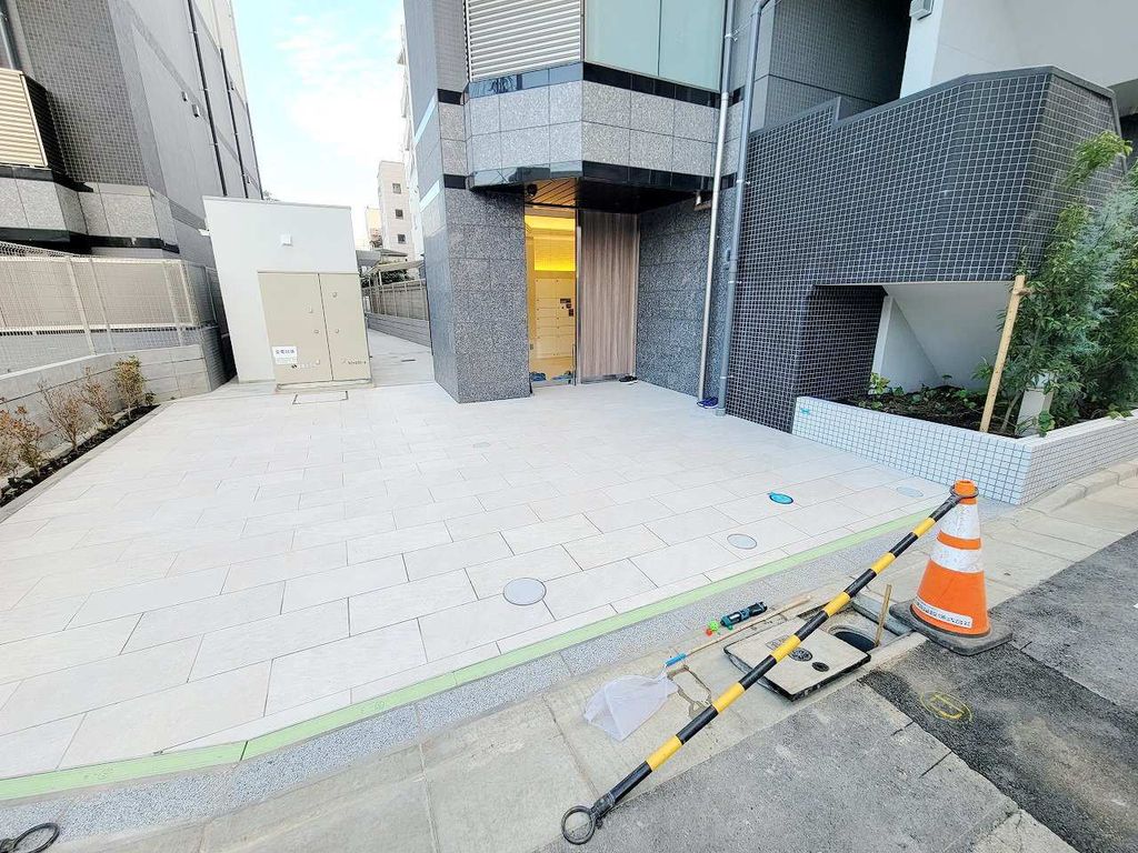 エントランス　駐車場