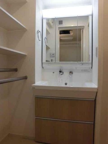 洗面設備　脱衣スペースもあります