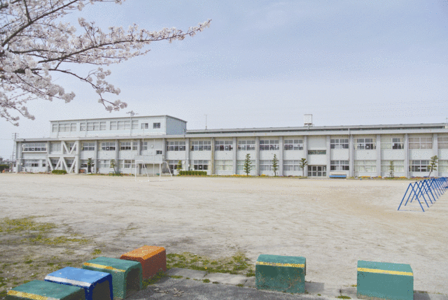 小学校　岩倉東小学校（小学校）まで200m