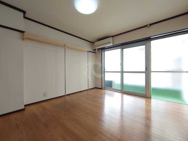 居室・リビング　室内見学承ります。当店掲載物件以外もまとめてお問合頂けます。