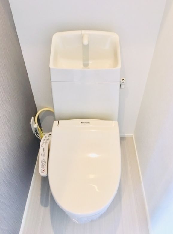 トイレ　温水洗浄機能付トイレ（同一仕様写真）