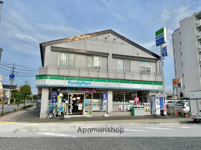 コンビニ　ファミリーマート（コンビニ）まで561m