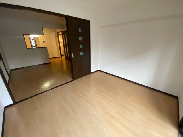 居室・リビング　カウンターキッチン付きのリビングです♪