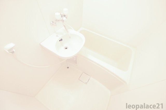 バス・シャワールーム　設備仕様は号室により異なる為、現況を優先します。