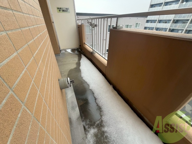 バルコニー　バルコニーが広くプチガーデニングも出来そうですね～。