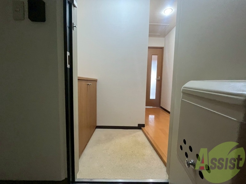 玄関　玄関の様子です。明るい印象ですね。気分もあがりそう。