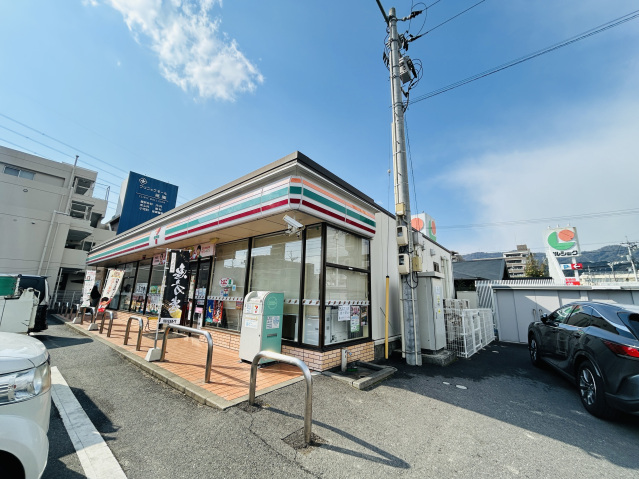 コンビニ　セブンイレブン広島山本1丁目店（コンビニ）まで320m