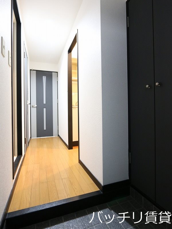 玄関　写真は別号室の為、現状優先になります。