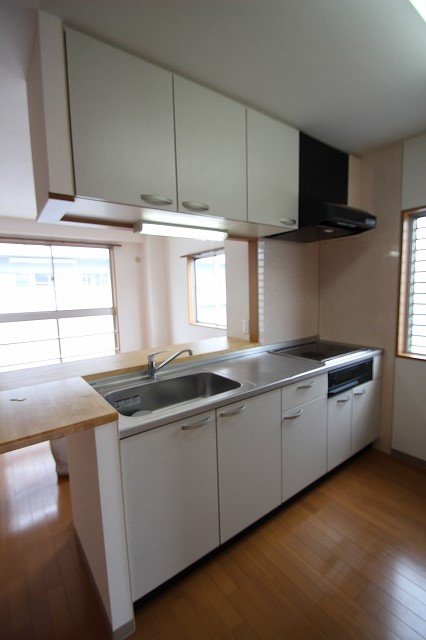 キッチン　同物件別号室の写真です。