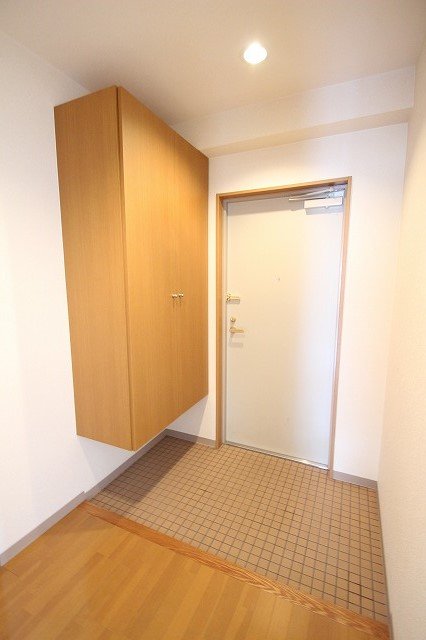 玄関　同物件別号室の写真です。