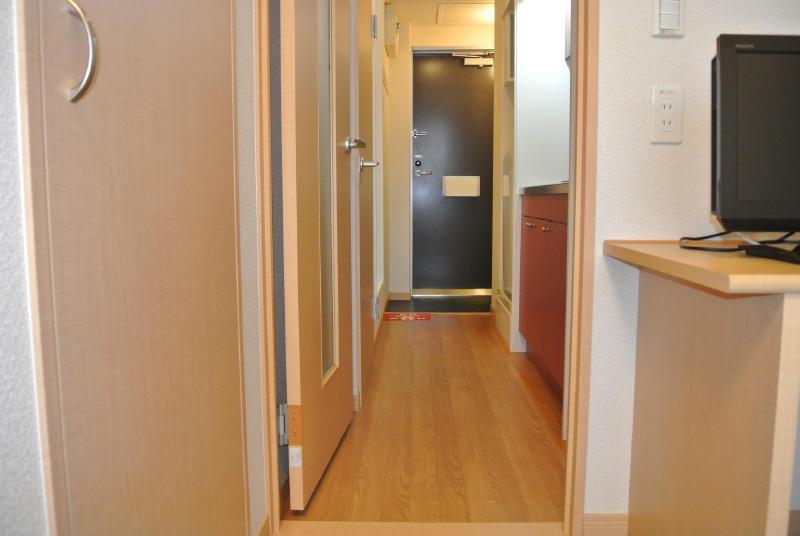 玄関　居室から玄関